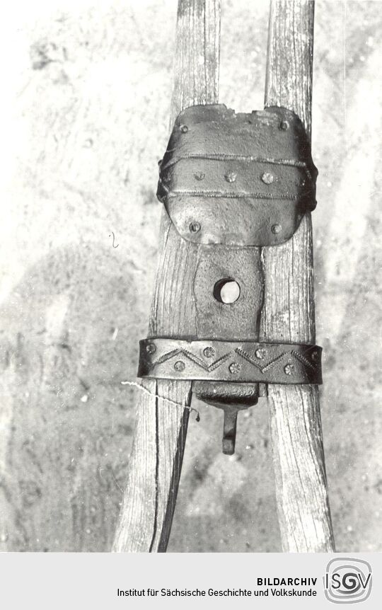 Kunstschmiedearbeit an einem Ackerwagen aus Bluno