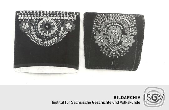 Teile des Frauenmieders aus Bluno