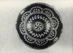 Bild: Osterei in Kratztechnik aus der Umgebung Hoyerswerdas