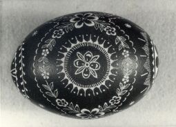 Bild: Osterei in Kratztechnik aus der Umgebung Hoyerswerdas