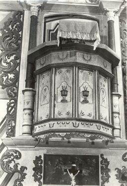 Bild: Kanzel einer Kirche in Bluno