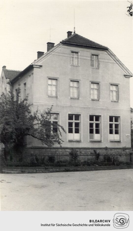 Schule in Baschütz