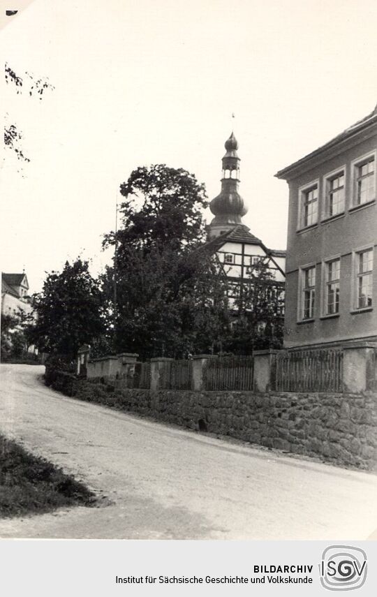 Schule und Kirche in Hochkirch