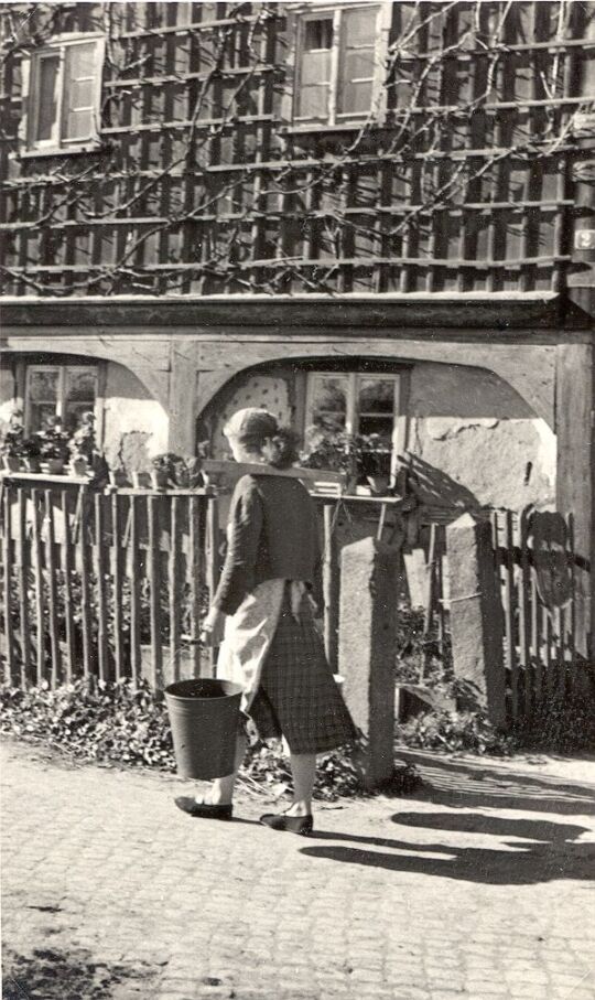 Wassertägerin mit Armjoch in Kreckwitz