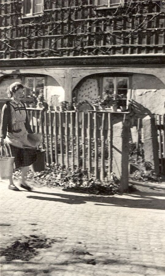 Wassertägerin mit Armjoch in Kreckwitz