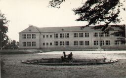 Bild: Blick auf die Zentralschule in Neschwitz