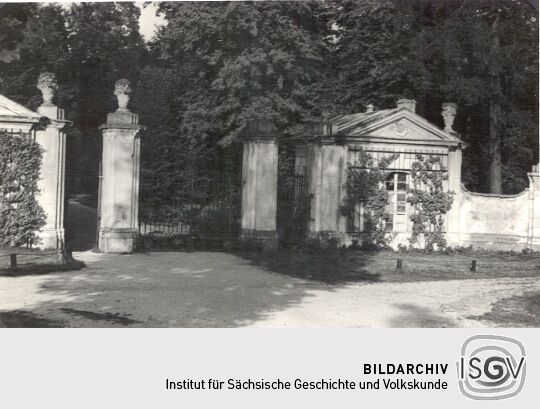 Eingang zum Volkspark in Neschwitz