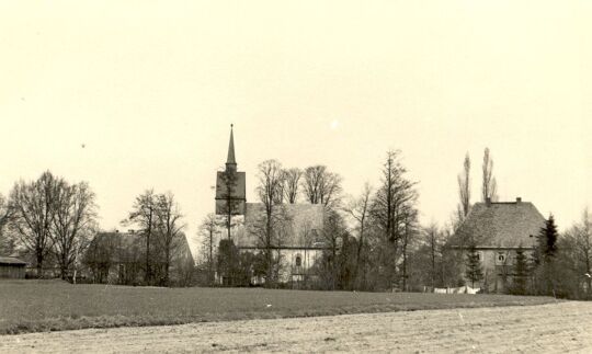 Kirche und Spezialkinderheim in Petershain bei Niesky