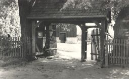 Bild: Friedhofseingang in Bluno