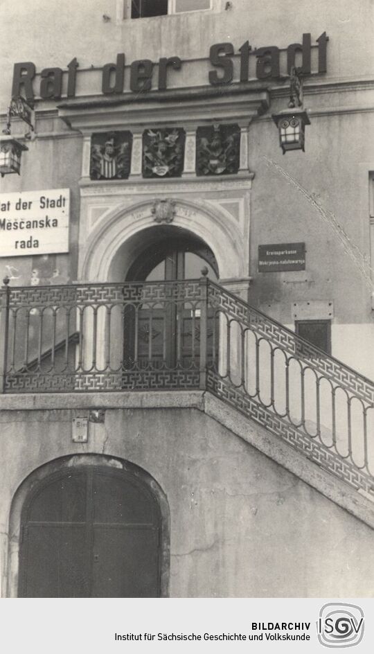 Aufgang am Rathaus in Hoyerswerda