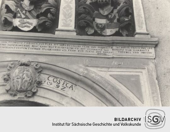 Inschrift am Rathaus in Hoyerswerda