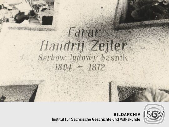 Grabkreuz des sorbischen Volksdichters Zejler in Lohsa