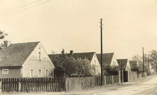 Auf der Dorfstraße in Ratzen