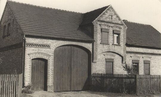 Wohnhaus mit Tor in Neustadt