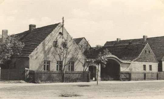 Bauernhof mit Toreinfahrt in Neuwiese