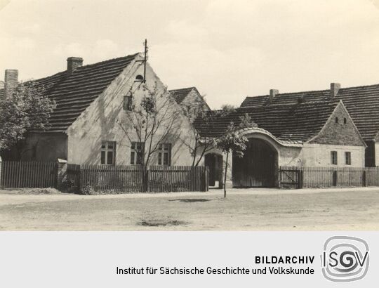 Bauernhof mit Toreinfahrt in Neuwiese