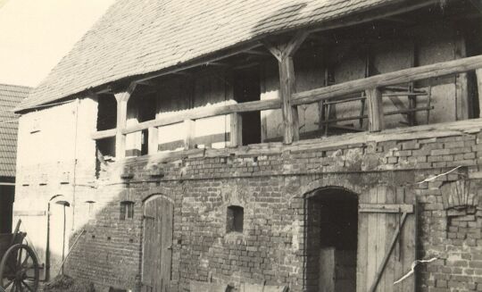 Wirtschaftsgebäude mit Laubengang in Riegel