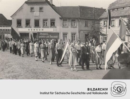 Festumzug sorbischer Studenten in Wittichenau