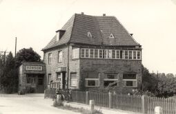 Bild: Café und Konsum in Schleife