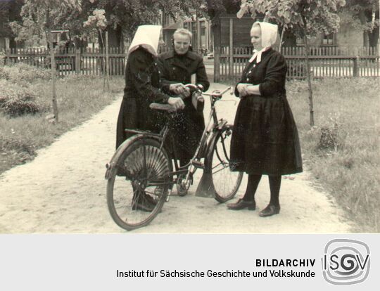 Kirchgang in Schleife