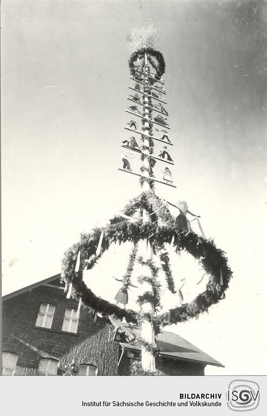 Maibaum in Burg