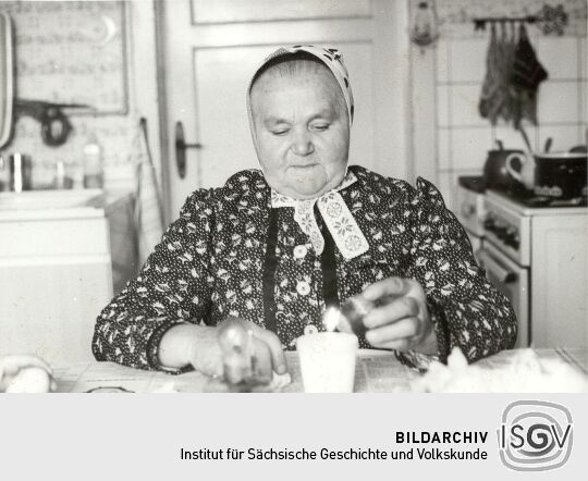 Färben von Ostereiern in Rohne