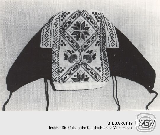 Gestickter Haubenboden aus Groß Partwitz