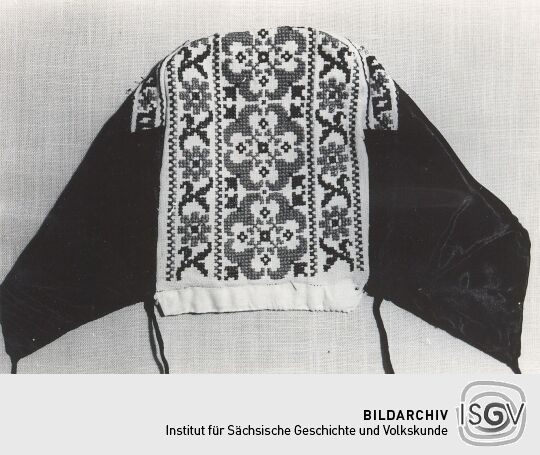 Gestickter Haubenboden aus Groß Partwitz