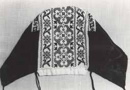 Bild: Gestickter Haubenboden aus Groß Partwitz