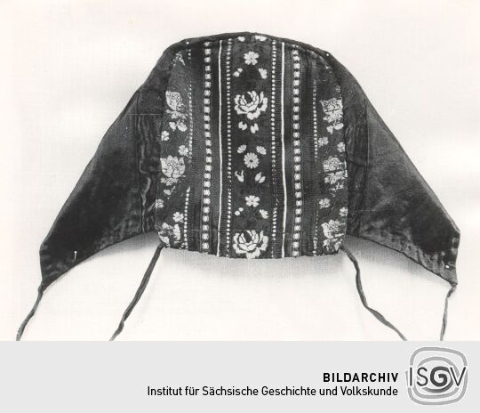 Gestickte Haube aus Groß Partwitz