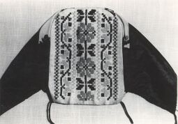 Bild: Gestickter Haubenboden aus Groß Partwitz