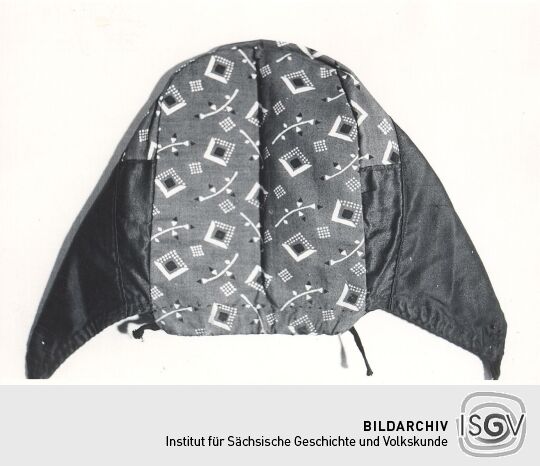 Gestickte Haube aus Groß Partwitz