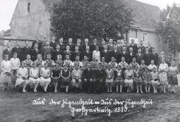Bild: Die Jugend von Groß Partwitz um 1930