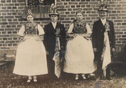 Bild: Brautjungfern und -führer aus Groß Partwitz