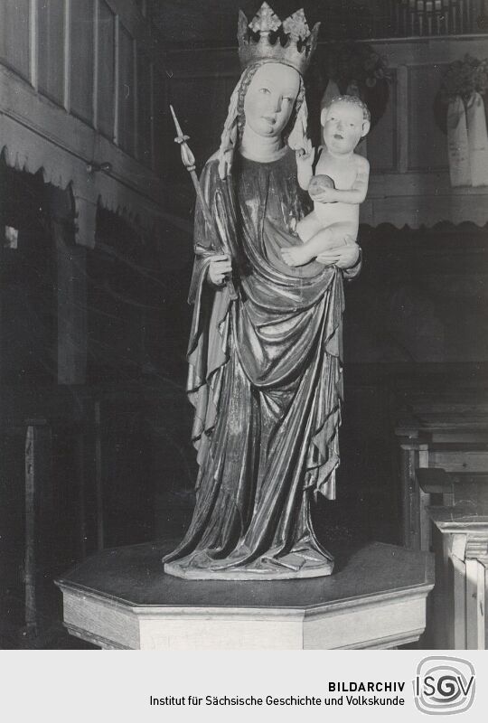 Eine Marienstatue in der Kirche von Groß Partwitz