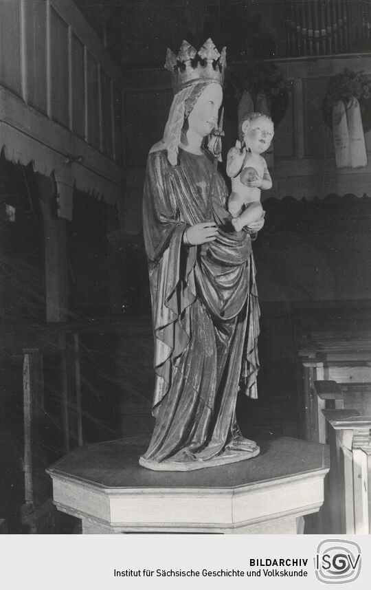Eine Marienstatue in der Kirche von Groß Partwitz