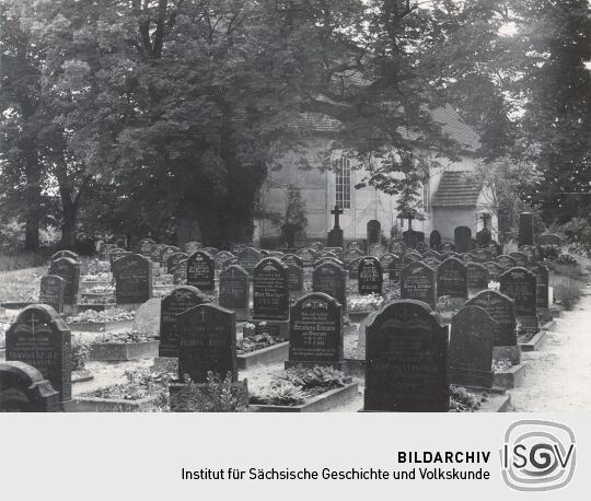 Kirche und Friedhof in Groß Partwitz