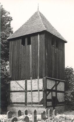 Bild: Glockenturm von Groß Partwitz