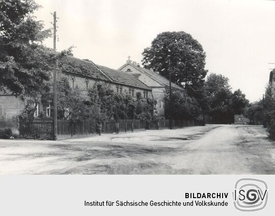 Auf der Dorfstraße in Groß Partwitz