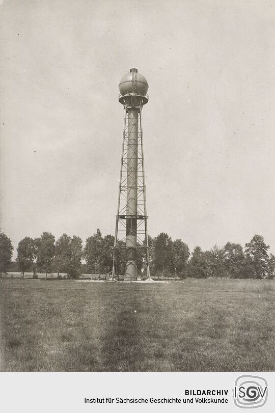 Der fertig montierte Wasserturm in Groß Partwitz