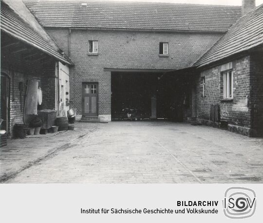 Blick in den Hof eines Bauerngehöftes in Groß Partwitz