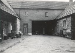 Bild: Blick in den Hof eines Bauerngehöftes in Groß Partwitz