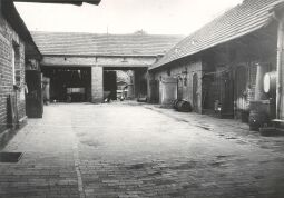 Bild: Blick in den Hof eines Bauerngehöftes in Groß Partwitz