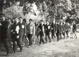 Bild: Maibaumwerfen in Groß Partwitz