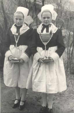 Bild: Konfirmandinnen aus Schleife