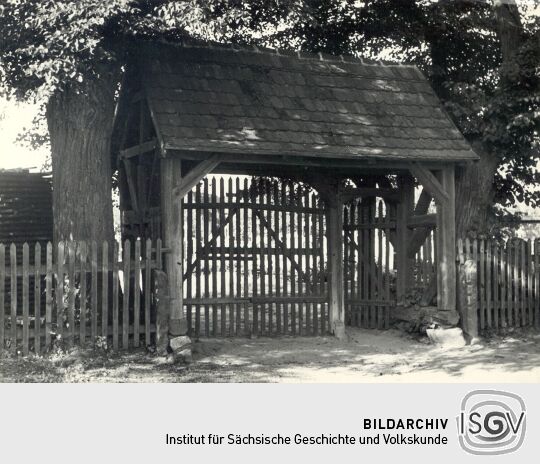 Toreingang zum Kirchhof in Bluno