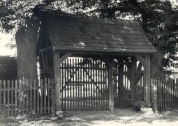 Bild: Toreingang zum Kirchhof in Bluno