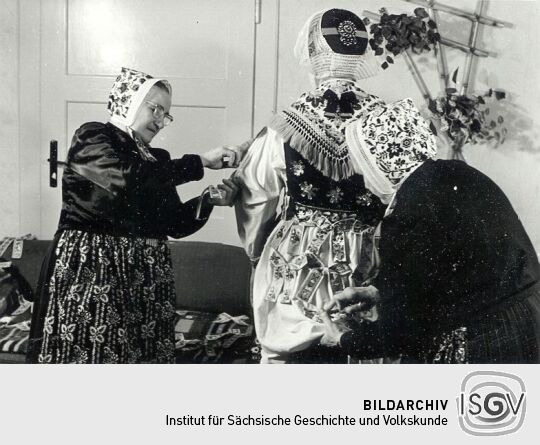 Ankleiden des "dźěćetko"