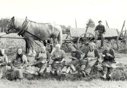 Bild: Frühstück auf dem Felde