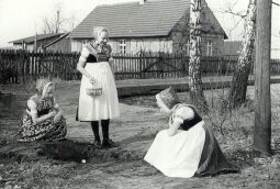 Bild: Sorbische Kinder beim " Waleien"